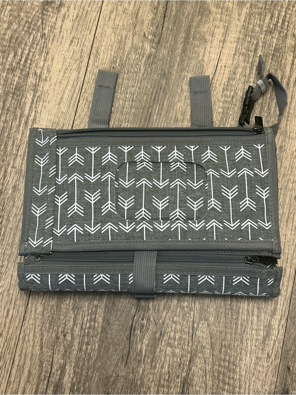 Kopi Baby Portable Diaper Changing Pad Clutch - Grey Arrow Print - Picture 2 of 7